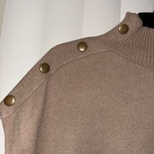 Turtle Neck with golden details